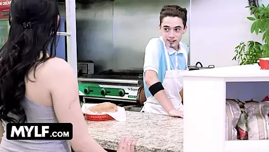 Mylf - azgın milfs bu tür bir porno derlemesinde ciddi bir amcık penetrasyonuna giriyor