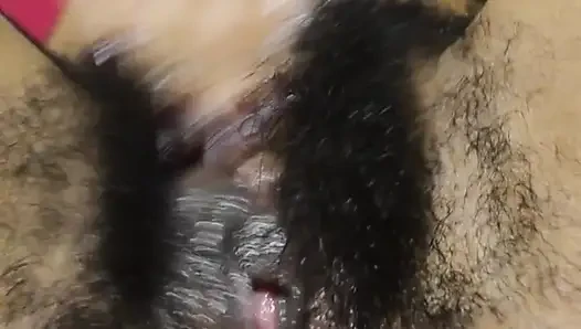 Kıllı ve yaramaz zenci kız birçok fışkırtıyor