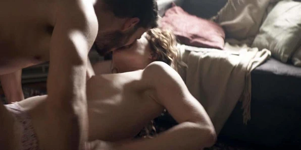 Nikki, scandalplanet.com'da 'çiçeklenme'den seks yapıyor