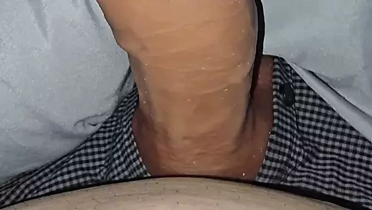 Üvey anne üvey oğlunun mastürbasyon için 9 inç yarağına sahip olduğuna inanamıyorum