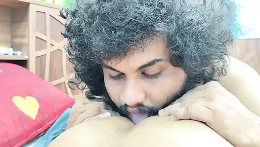 Анальная лизание дырки со нажатием на соски