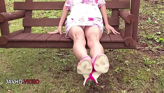 Olgun miu suzuha açık havada şehvetli sakso çekiyor ve patlamaya yol açıyor dölleme