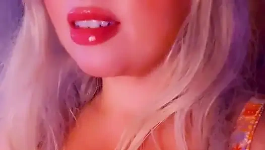 10 kiloluk bikini gösterisi