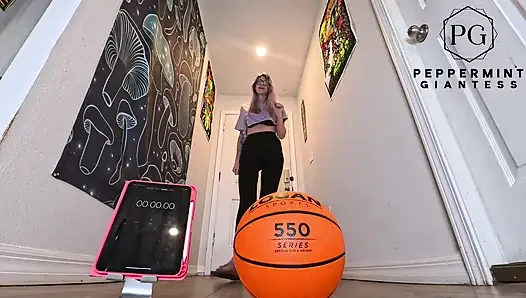 6'7 uzun boylu tanrıça tek elle basketbol meydan okuması bu büyük eller ne kadar domine edebilir?