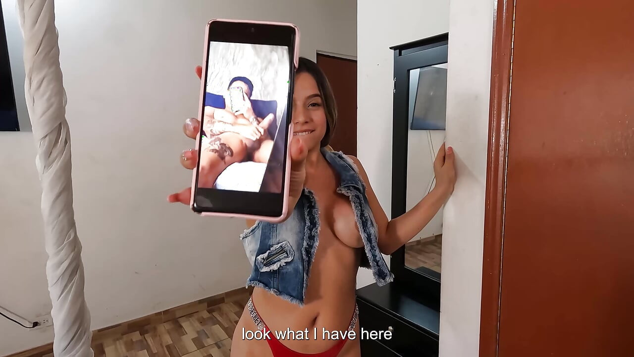 Üvey kız kardeşim beni saksoyla rüşvetle sikiyor
