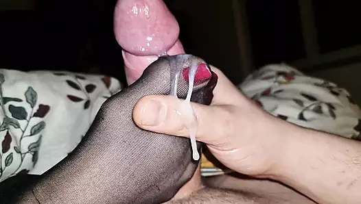 Karısının siyah naylon ayaklarıyla ayakla mastürbasyon - ayak tırnaklarında siyah Polonyalı