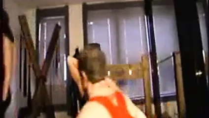 Gonzo köle yalıyor armpit koli