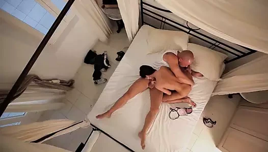 Güzel lanet - gölgelik yatakta bekliyor