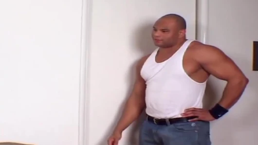 Sarışın orta yaşlı seksi kadın büyük zenci yarağıyla her yere boşalıyor