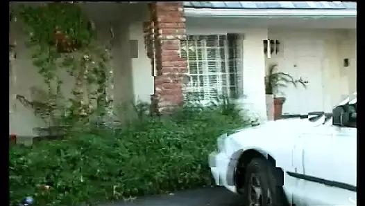 Seks çılgını latin erkek delisi büyük bir yarağa biniyor ve sonra kremsi döl yutuyor