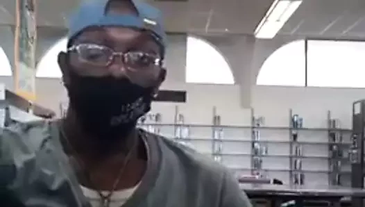 estudiando y jugando