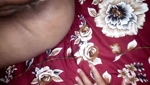 Çok ateşli ve seksi kız kocasıyla parmakla sikişiyor...