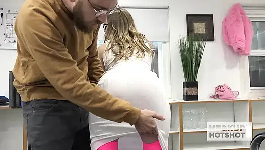 Ashley Lane'in pembe amcığı ofiste bir yarakla sikiliyor!