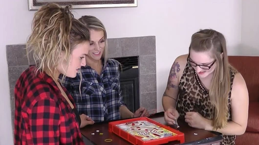 Telaş verici bir striptiz ameliyatı oyununda twist