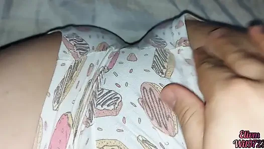 Kız arkadaşım beni ziyaret ediyor ve kıllı amını kaydetmeme izin veriyor