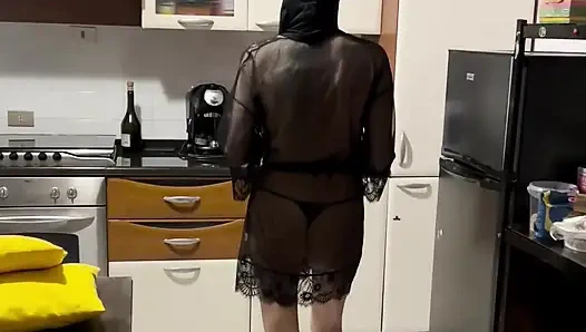 Mutfağın zemininde mastürbasyon yapıyorum