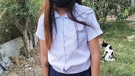 MASUM KıZ ÖĞRENCI KENDINI AZGıN HISSETMESI IÇIN ÜVEY BABASıNA YALVARıYOR