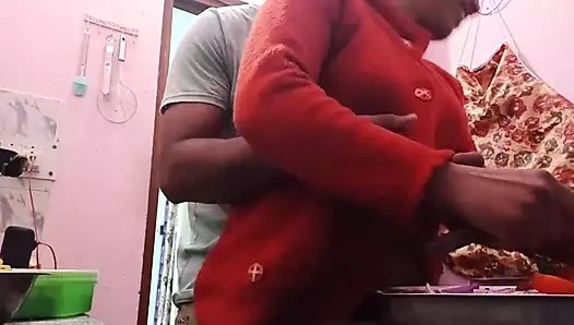 Cooking Karte hue Behen Ko Kiya Koda Choot Dene Se Kar Rahi Thi Mana