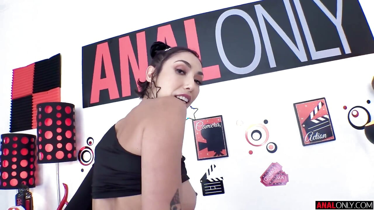 Xochi anal seviyor