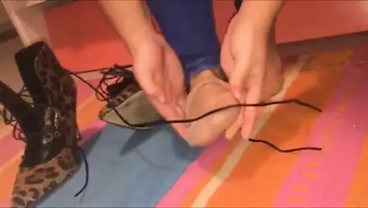 Efi'nin naylon (39 numara) ayakları