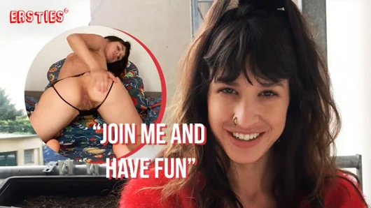 Ersties - amatör bebek parmakları onu ıslak delik