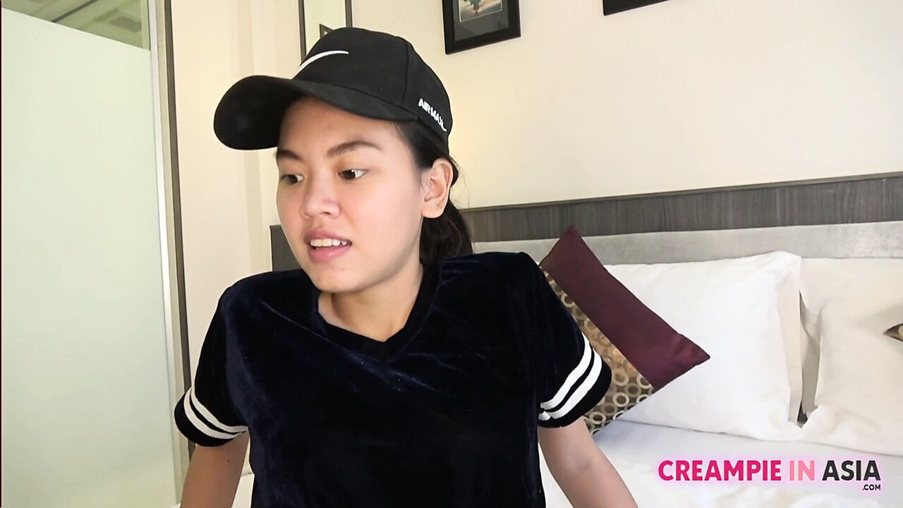 Tay kız düzeltir kunduz ve alır creampied
