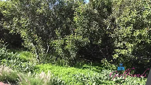 Bakış açısı mckenzie mae: plaj randevusnda halka açık işeme, arabada amcık ovma ve azdırma sakso