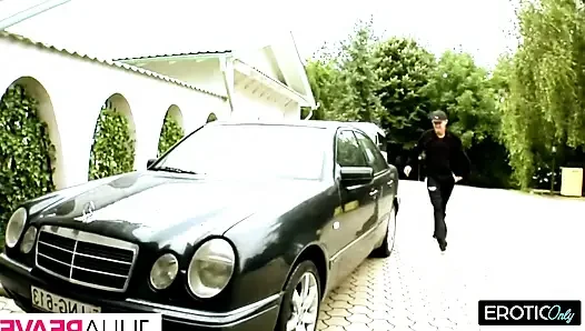Esmer kadın açık havada sahnelerde derin sert yarak alıyor