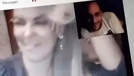 jolie blonde rigole de mon sexe