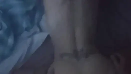 Üvey kız kardeş bu büyük yarağı seviyor.