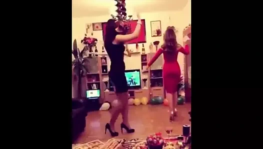 Afgan kız kardeşim benimle dans ediyor