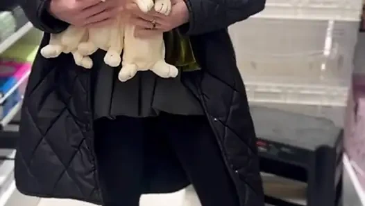 Dükkandaki seksi kız