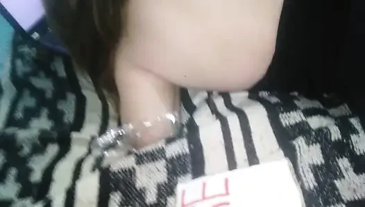 Yatakta etekli kız arkadaşımla yandan sikişiyorum