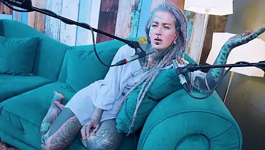 Ben hakkında konuşuyorum - izolasyon - asmr podcast sfw konuşuyor gotik sıska kız dreadlocks dövmeli model dövmeli kız