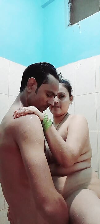 Karım Puja banyoda sikiliyor - sert seks