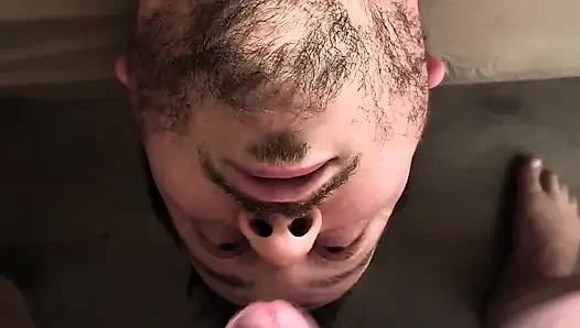 Ayıyı dölle besliyor