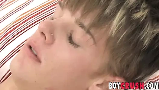 Twinks Gary Emerson ve Corey Clark ile baştan çıkarıcı anal seks