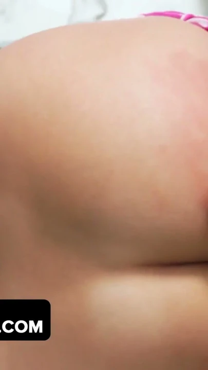 Dadcrush - asi baddie scarlett üvey babasından sert bir şaplak seansı alıyor | Klip 1