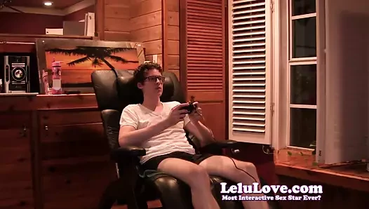 Lelu video oyunlarından sevişiyor