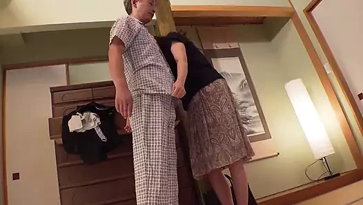 Ayaka Otowa - ellili kadın üvey oğlunu baştan çıkarıyor : bölüm 1