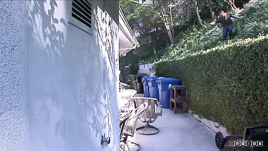 Sürtük evli kadın dolapta bir yabancıyla aldatırken yakalandı