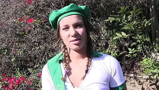 Azgın genç liza rowe yarak için kurabiye takas ediyor- sapık orta yaşlı seksi kadınlar
