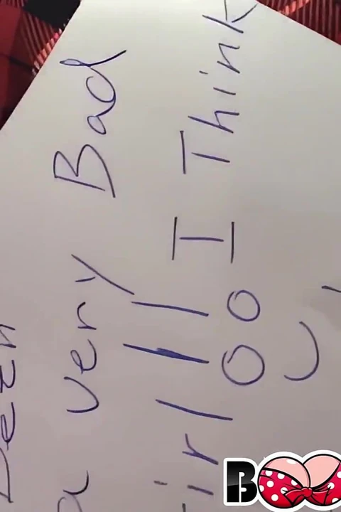Büyük memeli hatun amına bağlı vibratörü seviyor