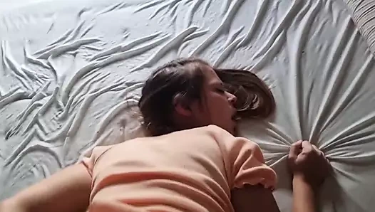 Sihirbaz onu gösteriyor ve sikiyor