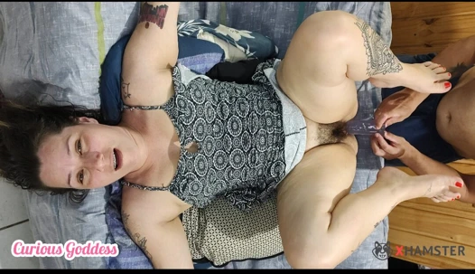 Meraklı Tanrıça - kız arkadaş kıllı kedi parmak mastürbasyon ayak tabanları yalama oral seks emme Çük büyük göt oturma Zenci sik