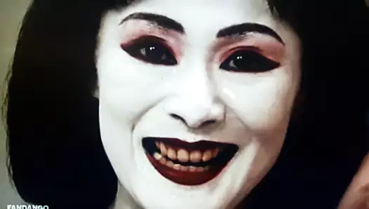 Gülen ve orgazm olan kadınlar