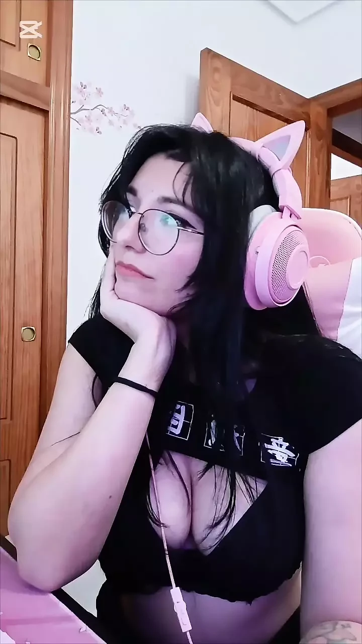 Egirl gamergirl makes you a cuckold