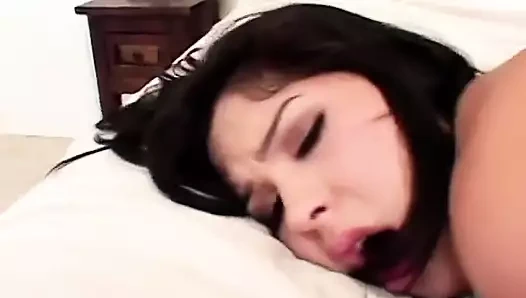 Kuzgun saçlı latin zenci husky adamdan derin yarak alıyor