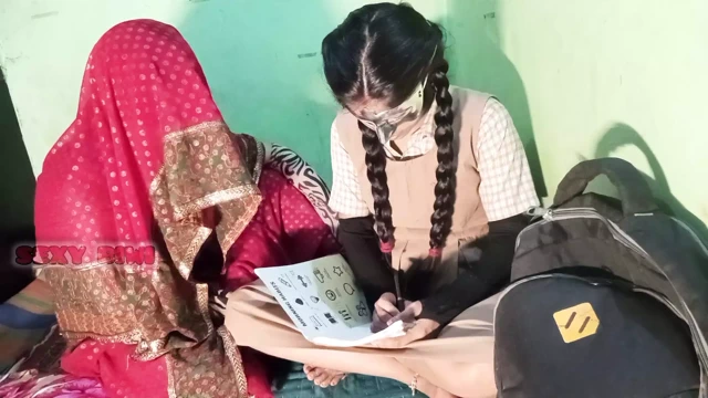 (seksi biwi) Üvey kız kardeş ve üvey erkek kardeş sikişiyor