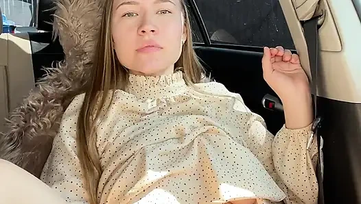 Arabada mastürbasyon yapan bir yabancıyı baştan çıkardı